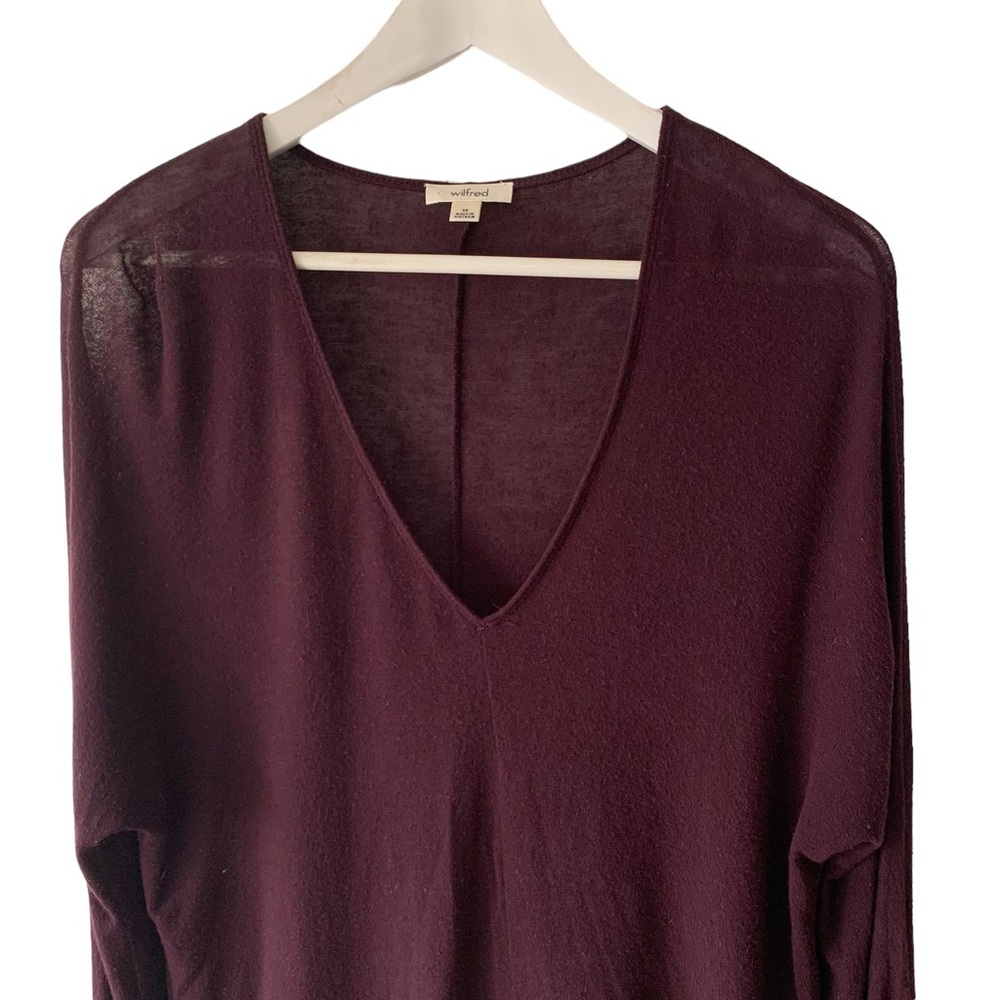 Aritzia Wilfred V-Neck Lightweight Sweater Size XS Plum Dark Purple Long Sleeves - Picture 3 of 10